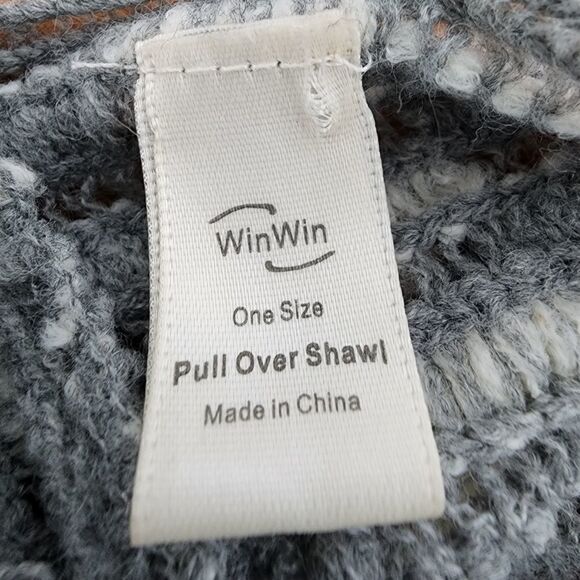 WIN WIN WOMEN'S PULL OVER SHAWL ONE SIZE GRAY WITH FRINGE - Picture 4 of 5
